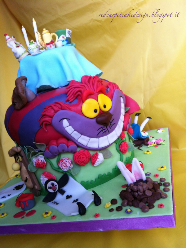 ALICE IN WONDERLAND CAKE