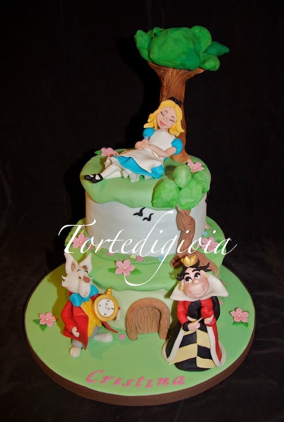  alice-in-wonderland-cake