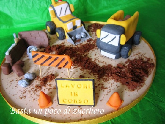 torte a forma di gru, trattore, ruspa