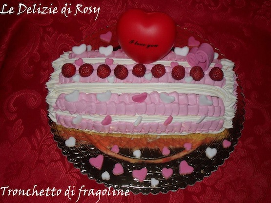 pan di spagna con crema chantilly e fragoline di bosco