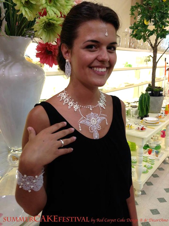 Gioielli in ghiaccia eseguiti da Red Carpet Cake Design