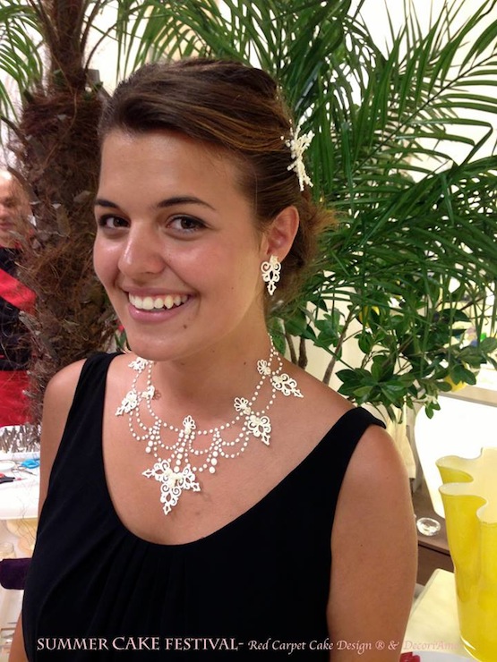 Gioielli in ghiaccia eseguiti da Red Carpet Cake Design.