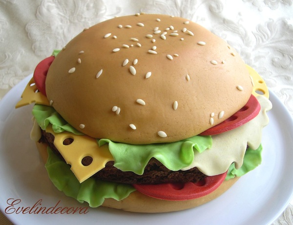 torta hamburger decorata pasta di zucchero