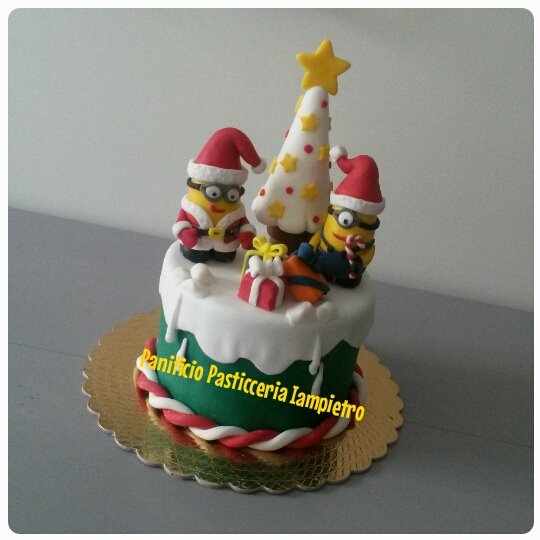 minions xmas cake