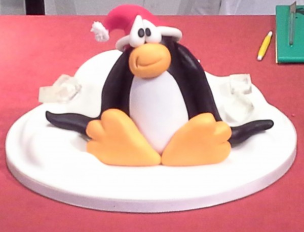 pinguino centrotavola in pasta di zucchero