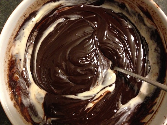 Mescolate la ganache con il burro tartufato Photo © Cakemania®