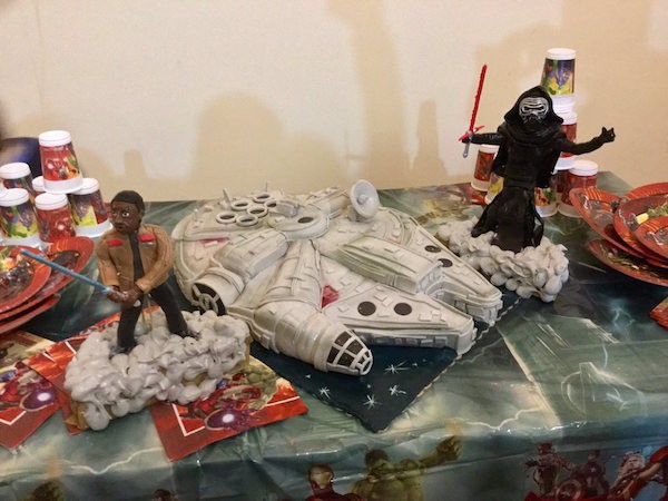 torta milennium falcon cake
