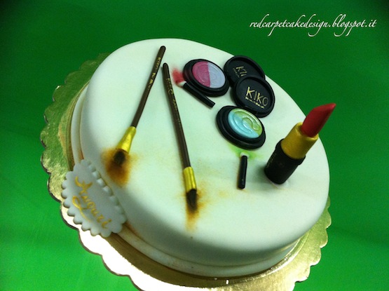 MAKE UP cake