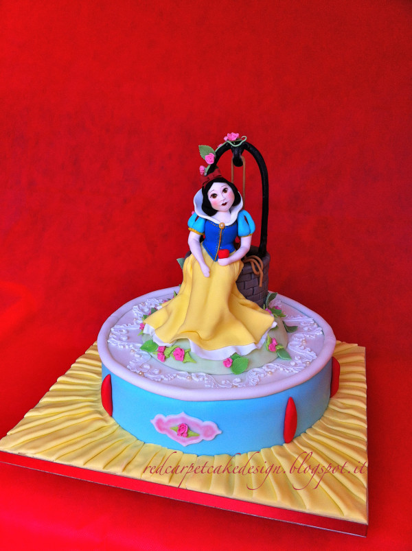 SNOW WHITE CAKE 