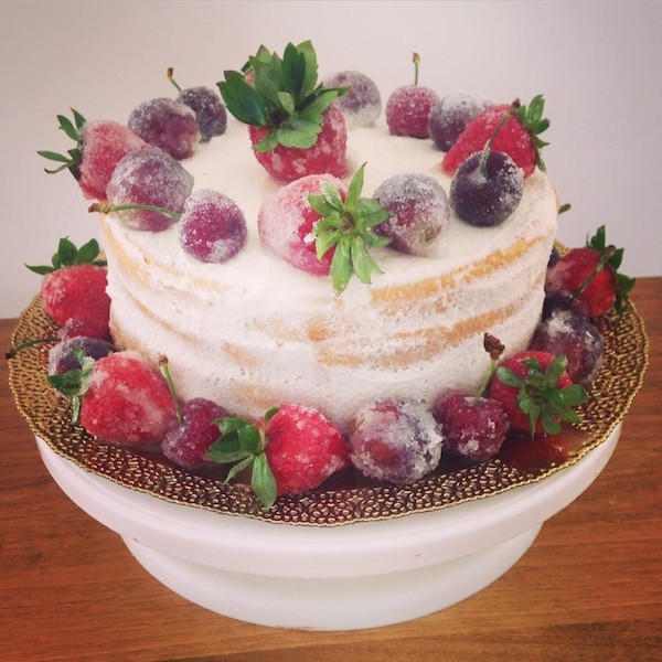 naked cake con frutta brinata