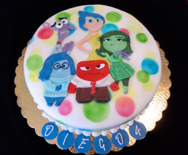 torta inside out disney cake