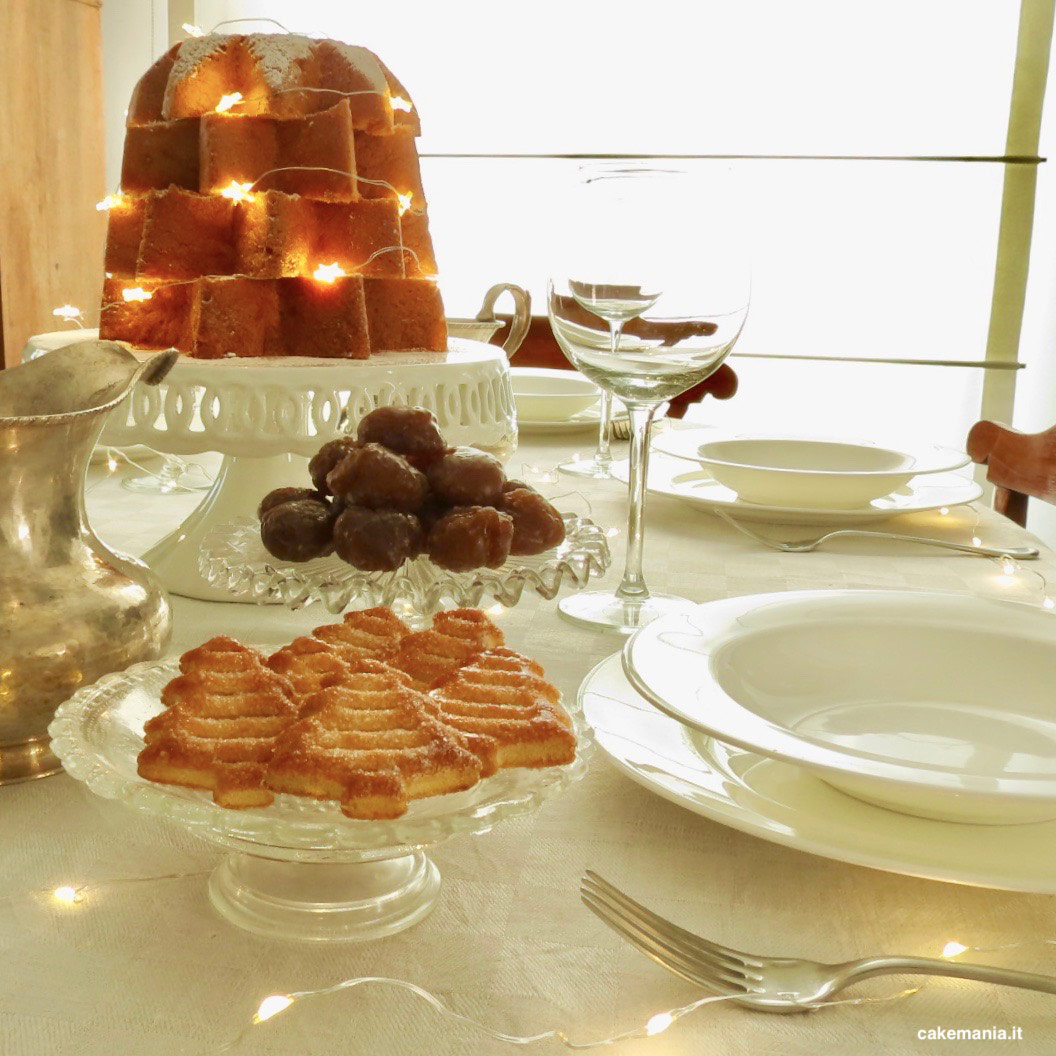 tavola-natale-decorata-con-luci